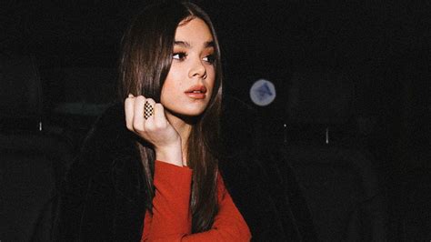 Hailee Steinfeld's 'Wrong Direction' Lyrics Video Released | Al Bawaba