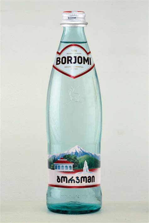 File:0.5 GL Borjomi Glass Bottle.jpg - Wikimedia Commons