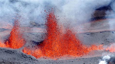 Volcano Erupts on France's Réunion Island