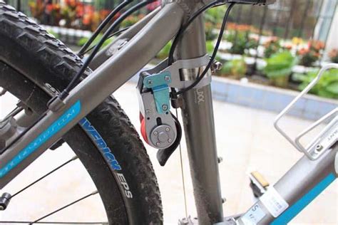 The 2-In-1 Bike Smartphone Dynamo Portable Charger with LED Flashlight | Gadgetsin