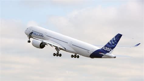 Premier vol pour l'A350 d'Airbus | Radio-Canada