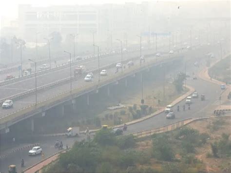 Delhi NCR pollution level today: Delhi air quality remains in 'severe' category, overall AQI ...