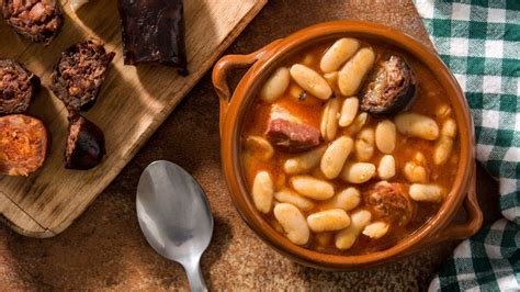 Cómo hacer fabada asturiana. La receta de las guisanderas