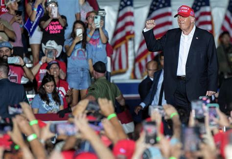 Trump Texas rally: Trump takes jabs at Beto, teases 2024 run