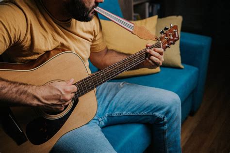 Guitar Chords: 21 Practice Tips for Faster Learning