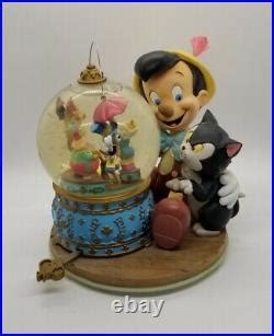 Disney Pinocchio Musical Snow Globe – Globe Disney Musical