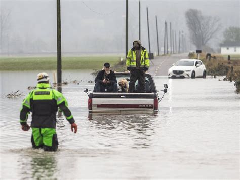 Over a dozen rescues in Snohomish County after record flooding on ...