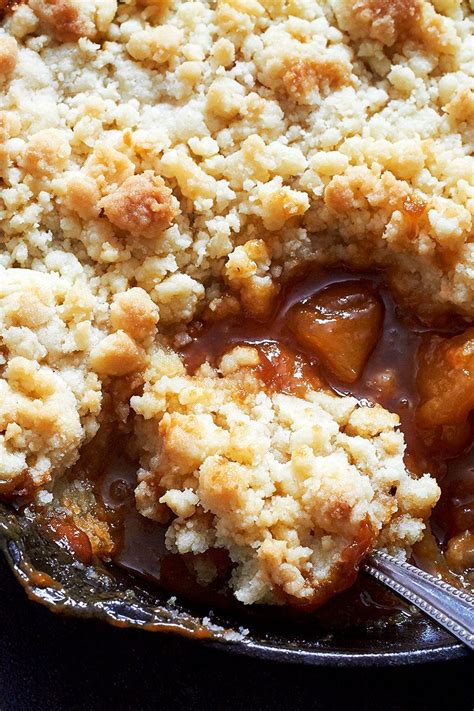 Caramel Apple Skillet Crumble Recipe — Eatwell101