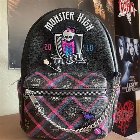 Monster high small backpack in used conditions From... - Depop