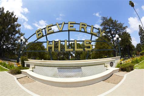 Beverly Hills Park Fountain En Teken Redactionele Fotografie - Image of ...