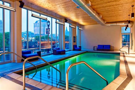 STAYCATION IN MILWAUKEE | FAMILY-FRIENDLY HOTELS WITH A POOL