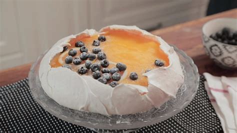 Pavlova with lemon curd recipe | Book Recipes