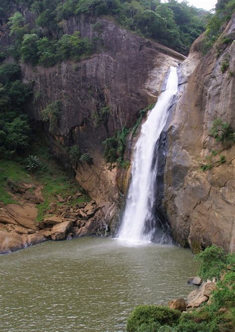 6 Stunning Waterfalls in Sri Lanka - YourAmazingPlaces.com