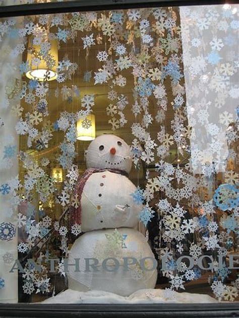 35 Wonderful Christmas Window Display Ideas On A Budget – OBSiGeN