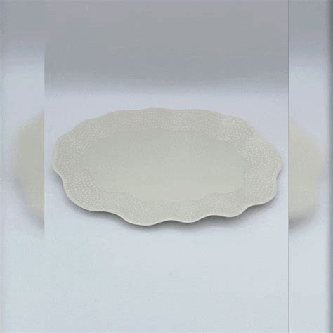 Ikuko Iwamoto, Une-Une Oval Plate - Middle Dot, 2023 | Contemporary Applied Arts