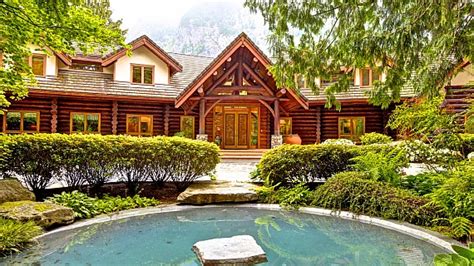 Massive Snoqualmie lodge set for auction