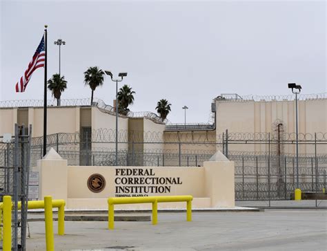 9th coronavirus-related death reported at Terminal Island federal prison – Daily Breeze