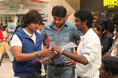 Picture 545017 | Santhanam, Arya, Atlee @ Raja Rani Shooting Spot ...