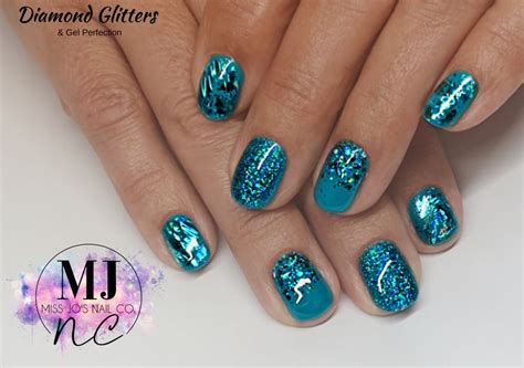 Gel polish on natural nails with glitter and foils. | Nails & co, Nails, Green nails