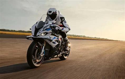 BMW S1000RR 2023 อัพเดตเครื่องยนต์ใหม่ มาพร้อมกับปีกหน้าสุดเท่ - MOTOWISH