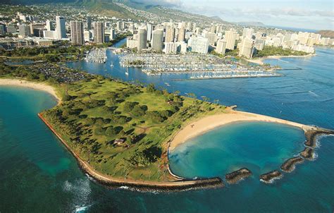 Magic Island at the east end of Ala Moana Beach Park on Oahu. | Hawaii ...