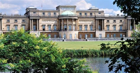 London: Buckingham Palace Garden & Royal Parks Walking Tour | GetYourGuide