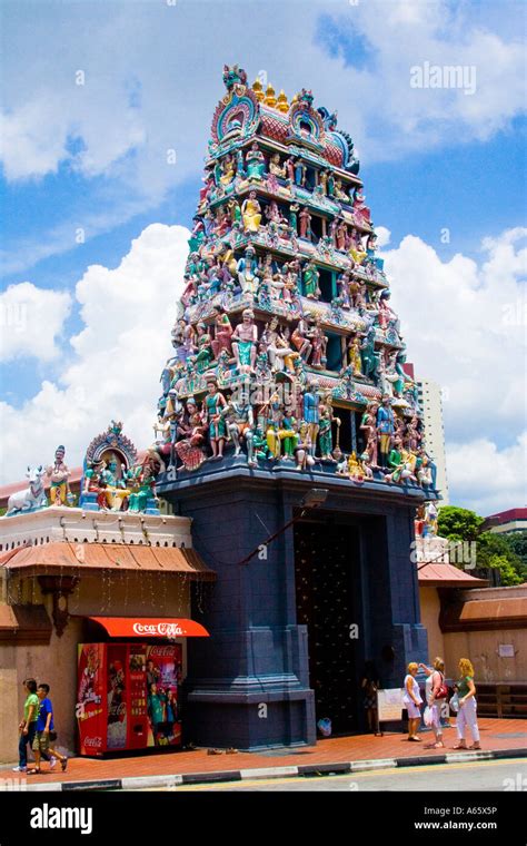 Sri Mariamman Hindu Temple Singapore Stock Photo - Alamy