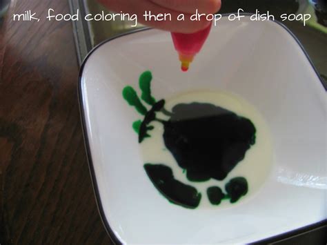 2 Moms and a Blog: Experimenting with food coloring!