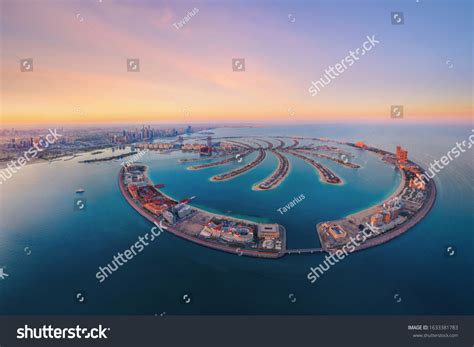 Aerial View Palm Jumeirah Island Dubai Stock Photo 1633381783 ...