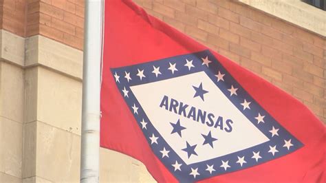 Arkansas governor backs removing Confederate link to flag