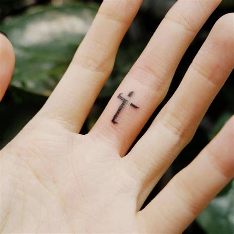 Top 69 Best Small Cross Tattoo Ideas - [2021 Inspiration Guide]