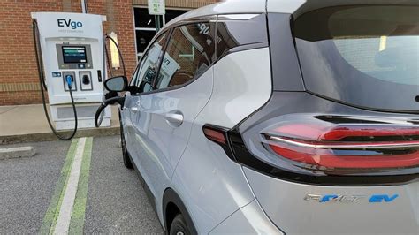 How To Charge a Chevrolet Bolt EV - Kelley Blue Book