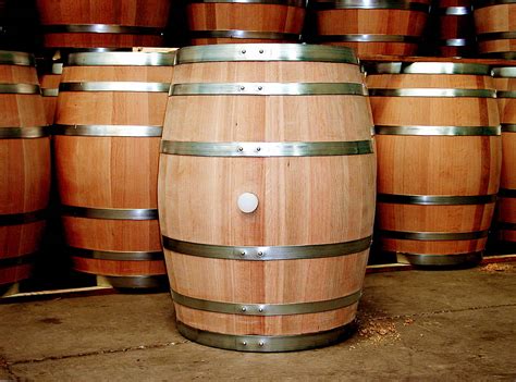 File:Oak-wine-barrel-at-toneleria-nacional-chile.jpg - Wikipedia