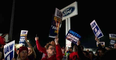 Auto Workers Strike Ford, GM And Stellantis – Austin Texas News