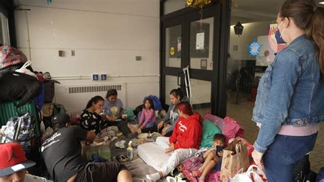 Chicago's migrant crisis: Hundreds shelter inside police stations