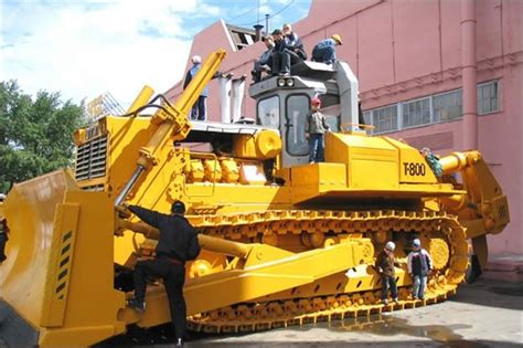 Interesting And Funny: Ten Models Of The World’s Largest Bulldozer