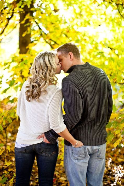 23 Creative Fall Engagement Photo Shoots Ideas I Should’ve Had Myself ...