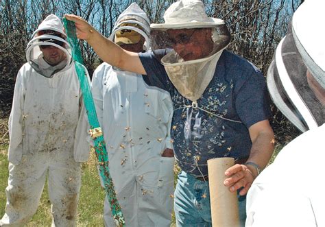 Specialist retires into beekeeper training in Alta. | The Western Producer