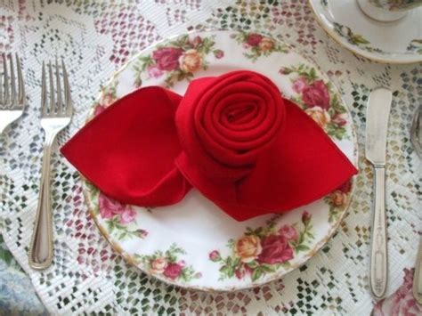 40 Creative Table Napkin Folding Ideas