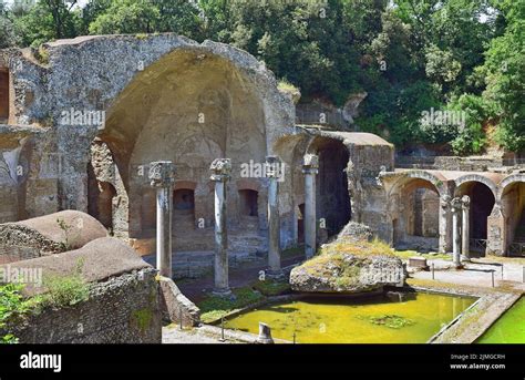 Villa adriana tivoli teatro hi-res stock photography and images - Alamy