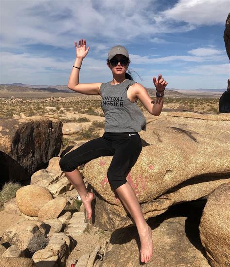 @hikingbarefoot on Instagram: “Stop! Hammertime 😆” Barefoot Running, Barefoot Girls, Hiking ...