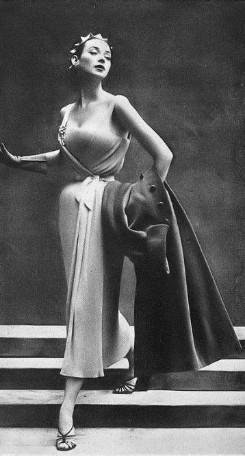 Dorian Leigh in Dior, photo by Richard Avedon 1952 | Dorian leigh, Richard avedon, Christian ...