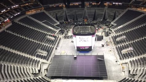 Traffic gets mixed reviews at new T-Mobile arena | KSNV