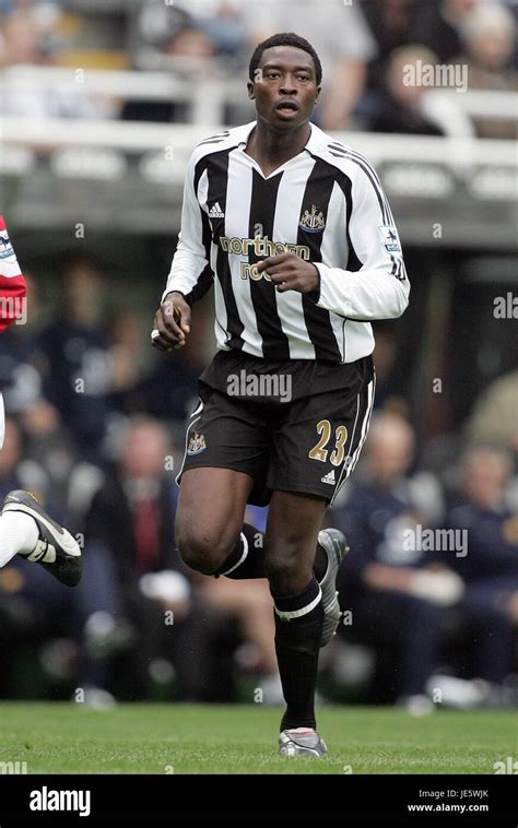 SHOLA AMEOBI NEWCASTLE UNITED FC ST.JAMES PARK NEWCASTLE 28 August 2005 Stock Photo - Alamy