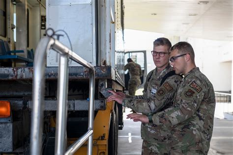 DVIDS - Images - 180FW Airmen Train at U.S. Naval Hospital Okinawa [Image 21 of 33]