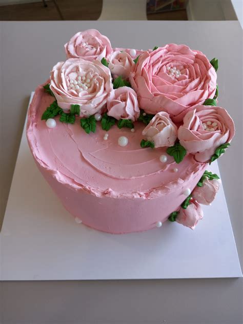 Buttercream Rose Cake - Honey Cakes