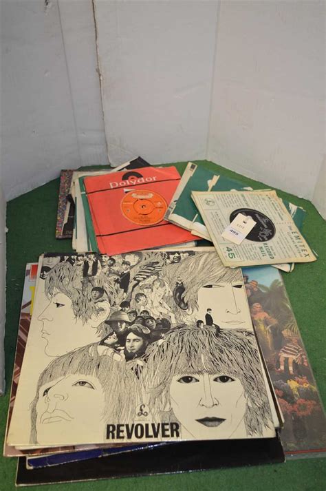 Lot 495 - Beatles vinyl singles and LPs