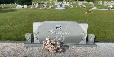 Chadwick Boseman (1976-2020) - Find a Grave Memorial