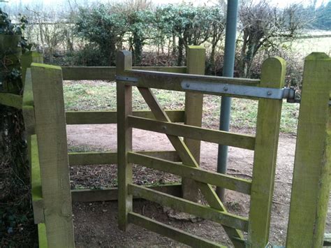 A great idea for a simple gate if you have animals. | Greatful, Garden ...