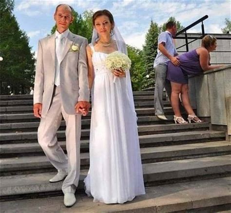 20 Wedding Photos You Can't Unsee